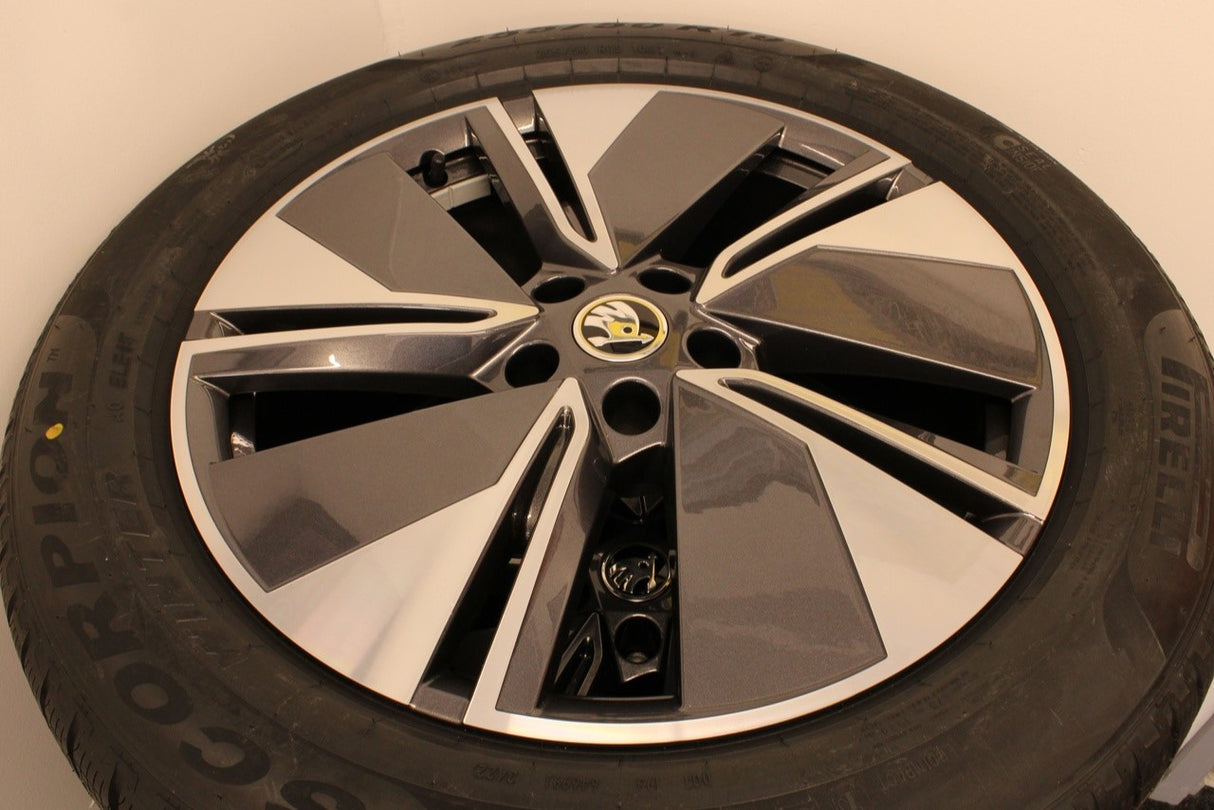 Skoda Enyaq 2021-on 19" Regulus alloy winter wheels set 5LA073649A HA7