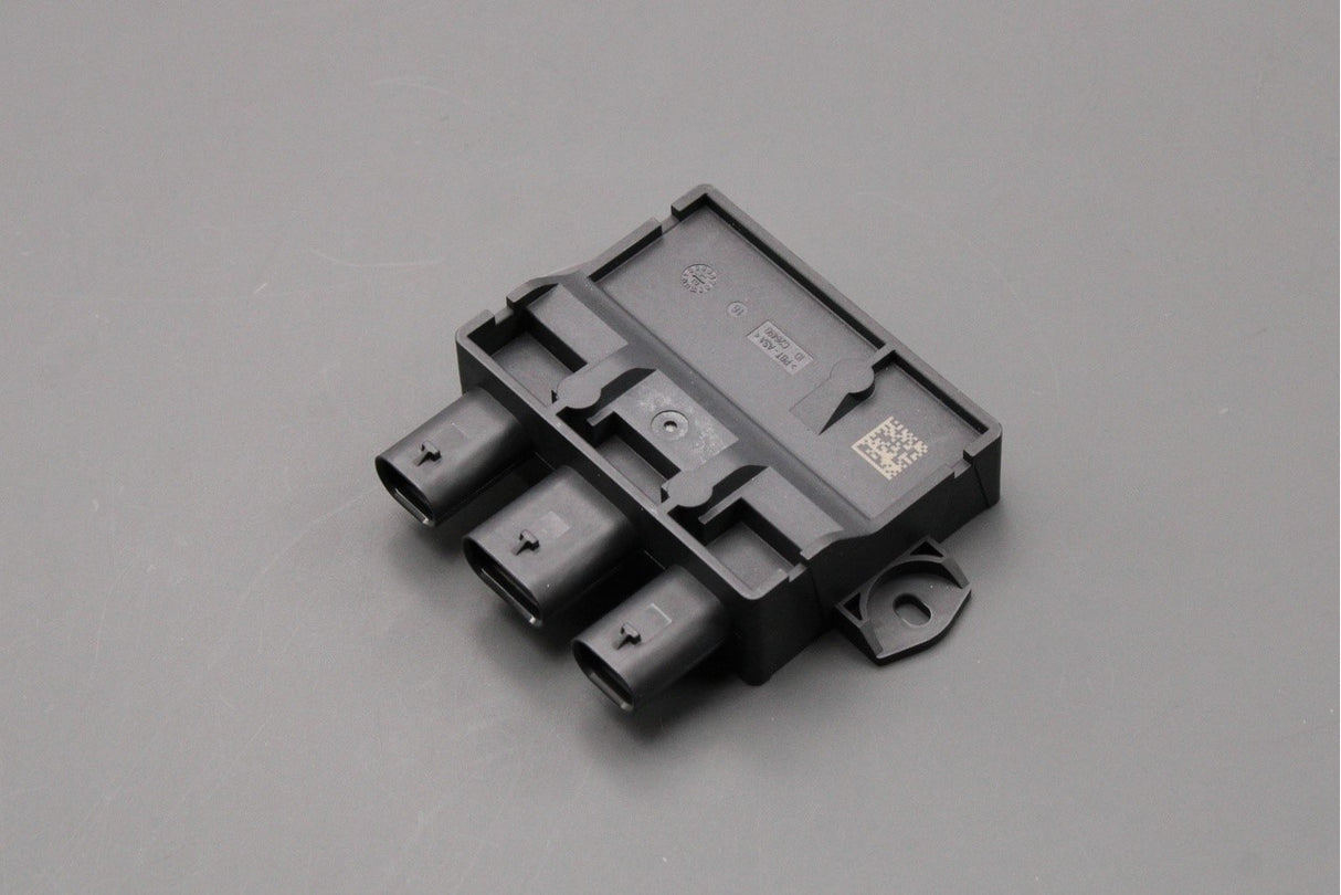 Jaguar I-Pace E-Pace 2017-on boot lid control module (right) T2R62036