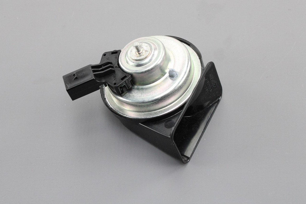 VW Passat B8 2015-21 Low tone horn signal 3Q0951221