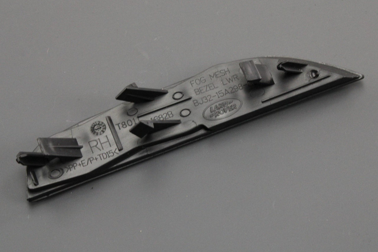 Range Rover Evoque 2012-2018 fog light bezel (lower right) LR026545