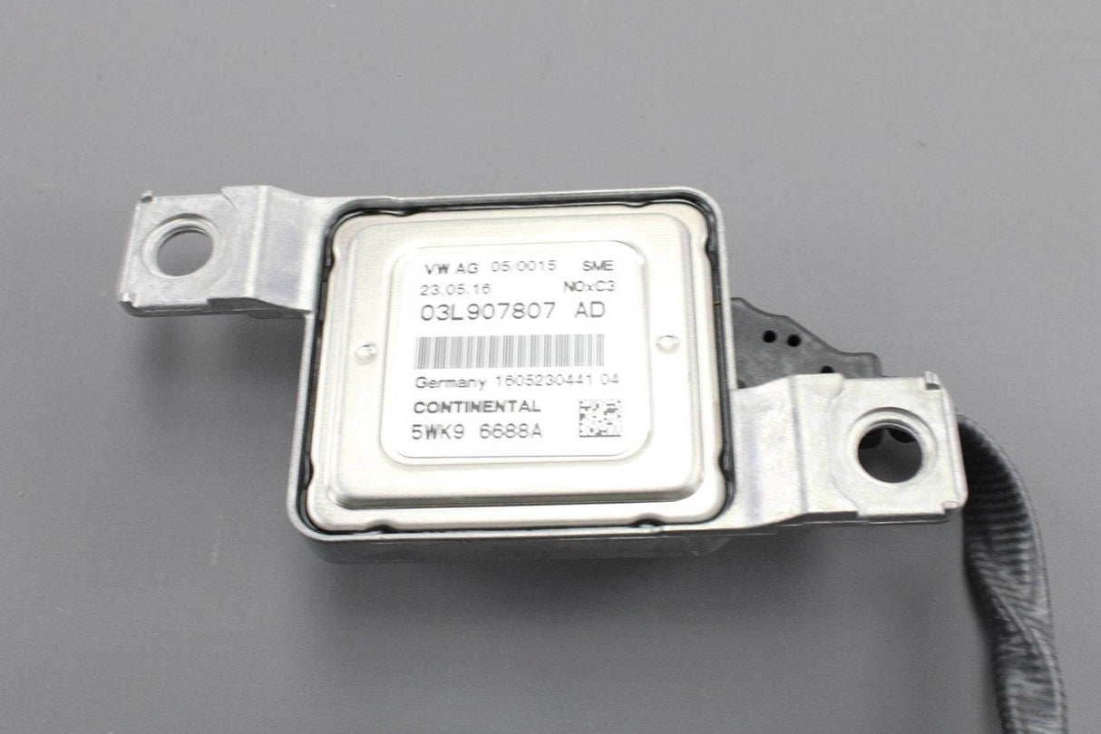 VW Passat Audi A4 SEAT Alhambra NOx oxygen sensor 2.0 TDI CR 03L907807AD