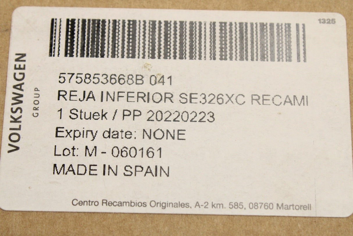 SEAT Ateca 2016-on front bumper grille (centre) 575853668B 041