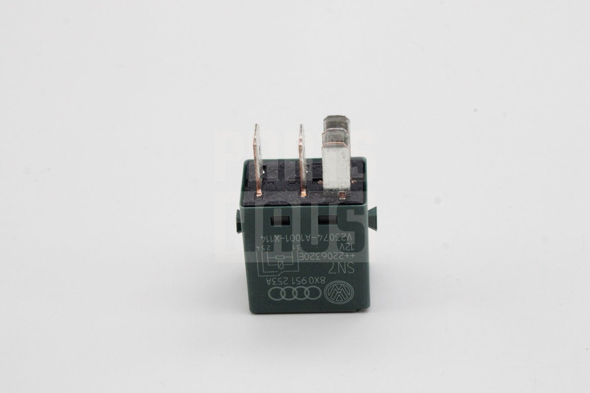 VW Caddy Crafter T-Roc Audi A1 Q2 Skoda wiper motor relay 8X0951253A