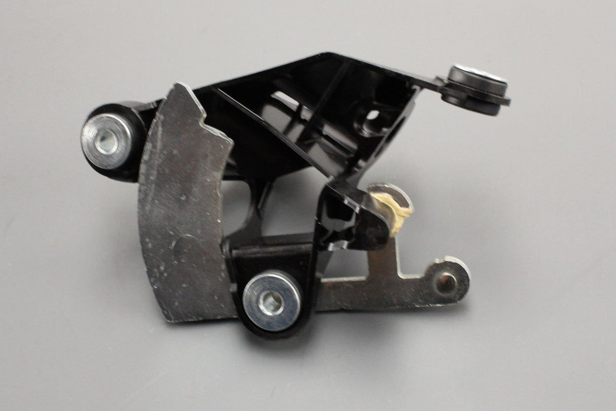 VW Golf Audi A3 Skoda Octavia SEAT Leon 2020-on gear shift abutment 5WA711781