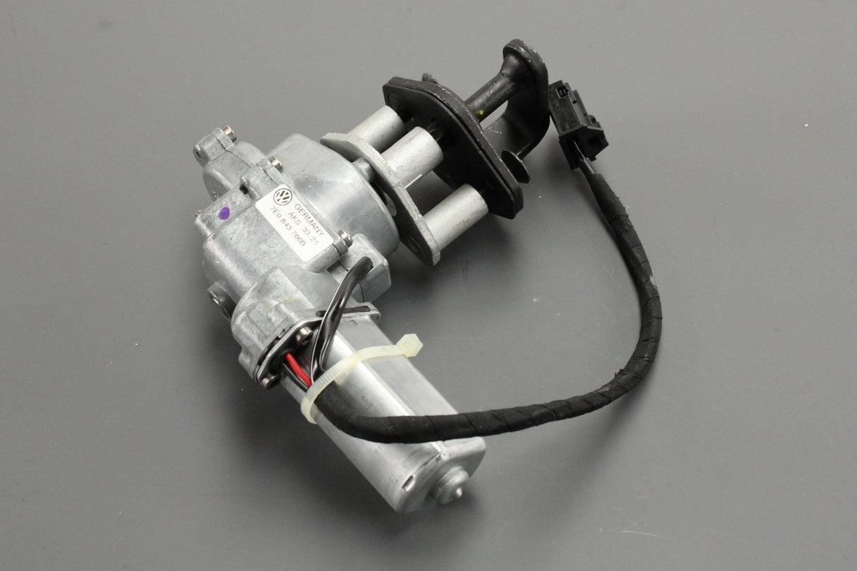 VW Transporter T6 sliding door power latch motor (right) 7E0843766B