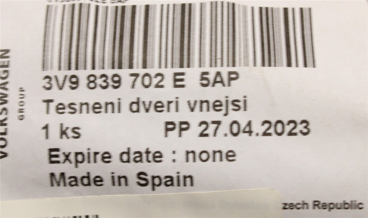 Skoda Superb Combi 2015-2024 door seal (rear right outer) 3V9839702E 5AP