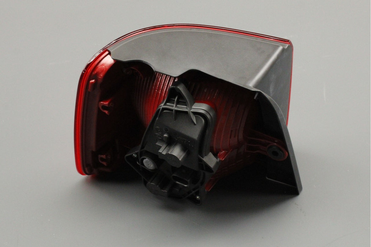 VW Touran 2011-15 rear outer tail light unit (right) 1T0945096R