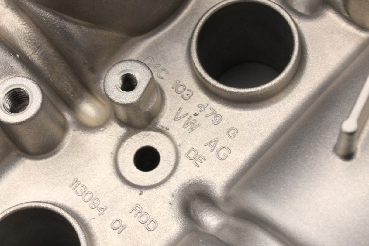 VW Polo SEAT Ibiza 1.0 MPI cylinder head cover with camshafts 04C103469S