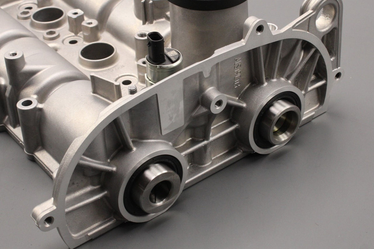 VW Polo SEAT Ibiza 1.0 MPI cylinder head cover with camshafts 04C103469S