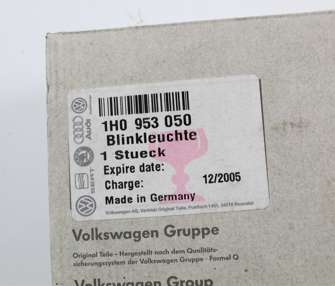 VW Golf MK3 92-97 front right indicator unit bulb holder 1H0953050