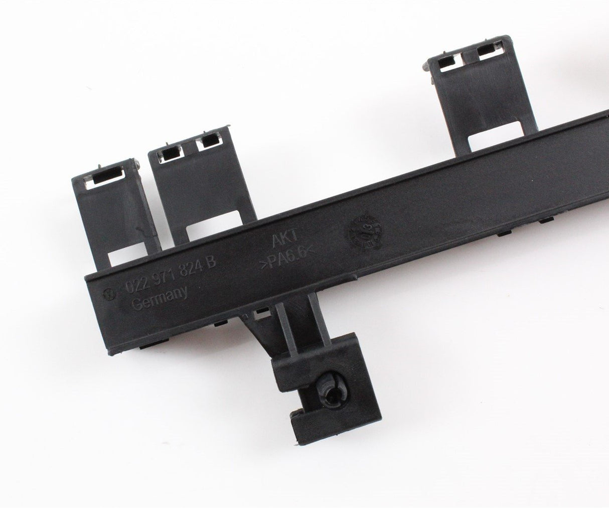 VW Bora Golf Leon Toledo V6 coil cable guide conduit 022971824B