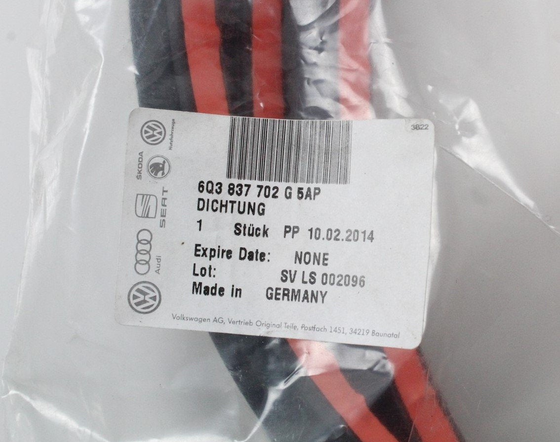 VW Polo 9N/3 02-10 front drivers outer door seal 3 door 6Q3837702G