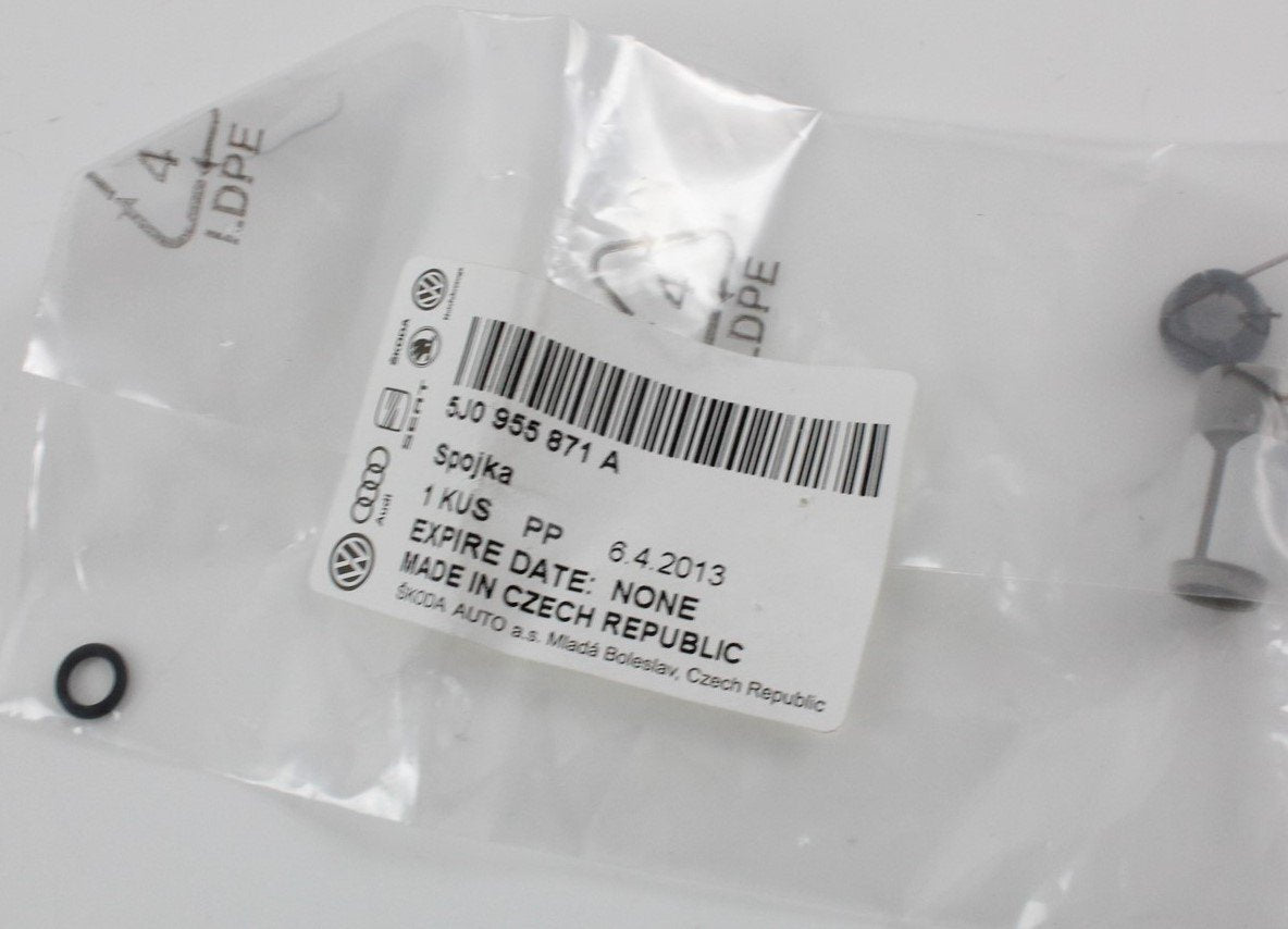 Skoda Octavia Fabia water washer pipe connection piece 5J0955871A