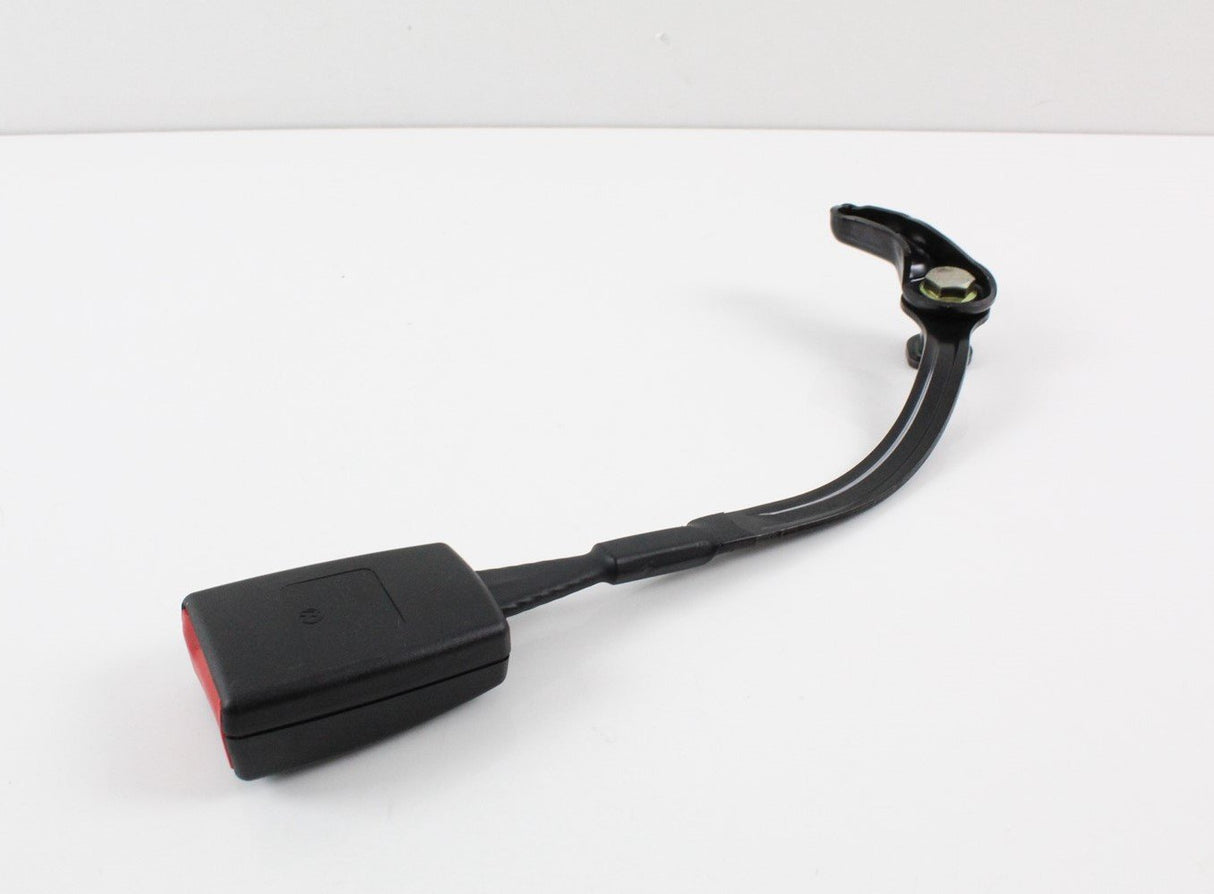 VW Passat B5.1 01-05 right front drivers seat belt buckle 3B0858472J