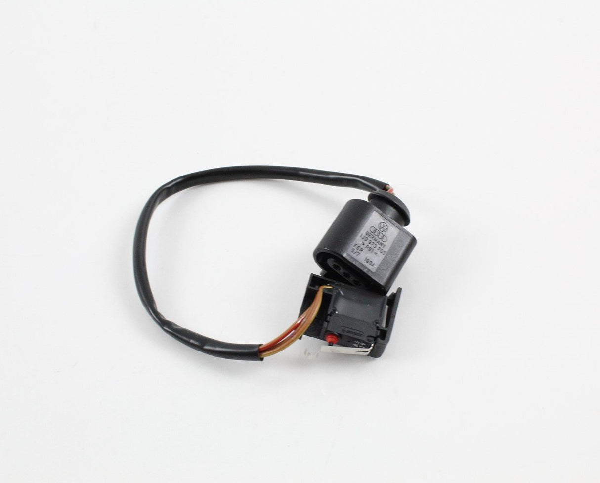 VW Passat B5.1 2001-05 Boot lid tailgate microswitch 3B0962103A