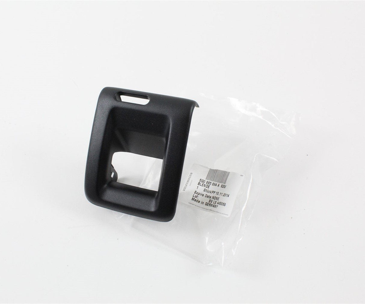 VW Golf MK7 MK7.5 backrest lock surround trim RIGHT 5G0885894A 82V