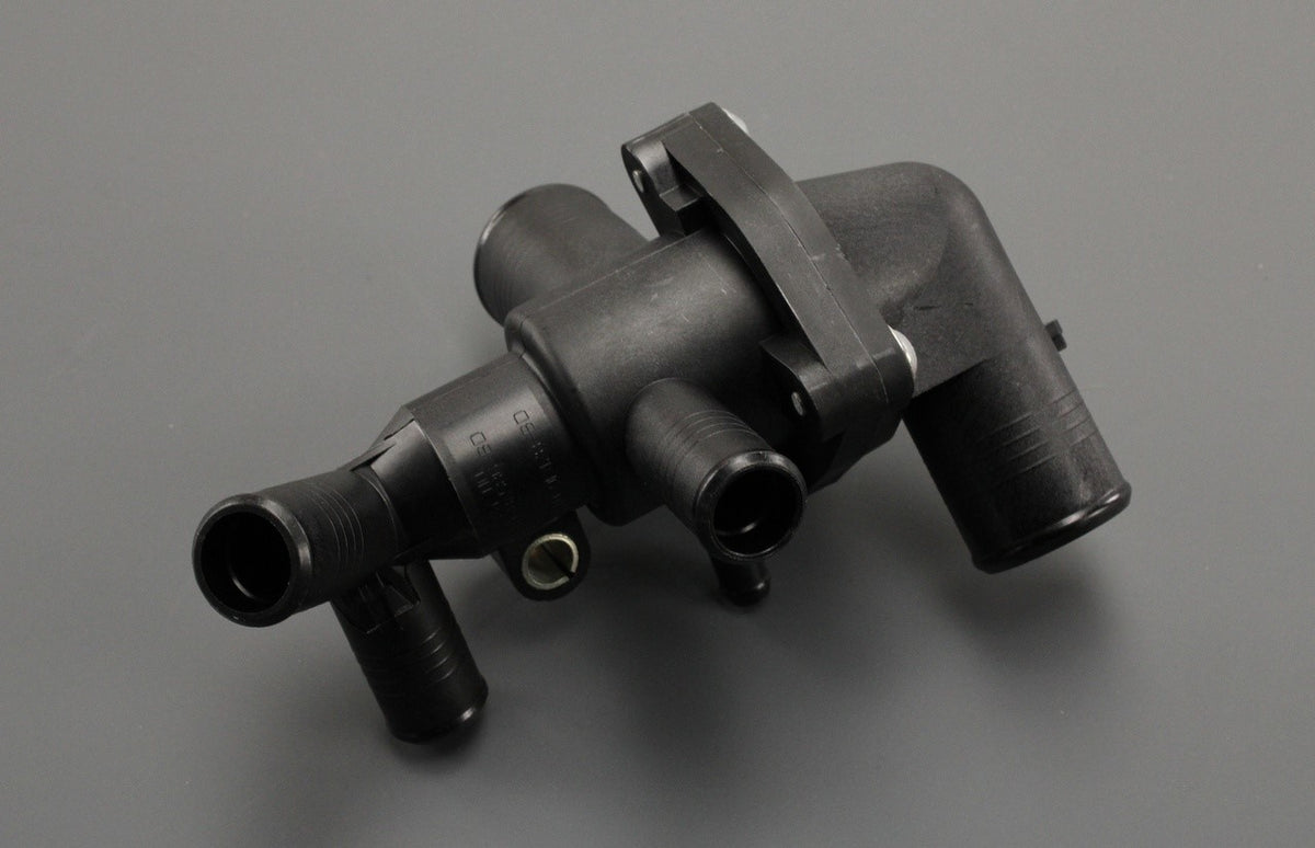 Land Rover Defender 2.4L Puma thermostat housing LR004656, view 1