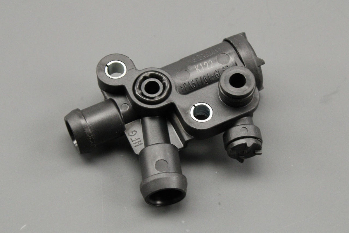 VW Touareg Audi A8 Q7 4.0 TDI coolant breather valve (right) 057121670E, view 1