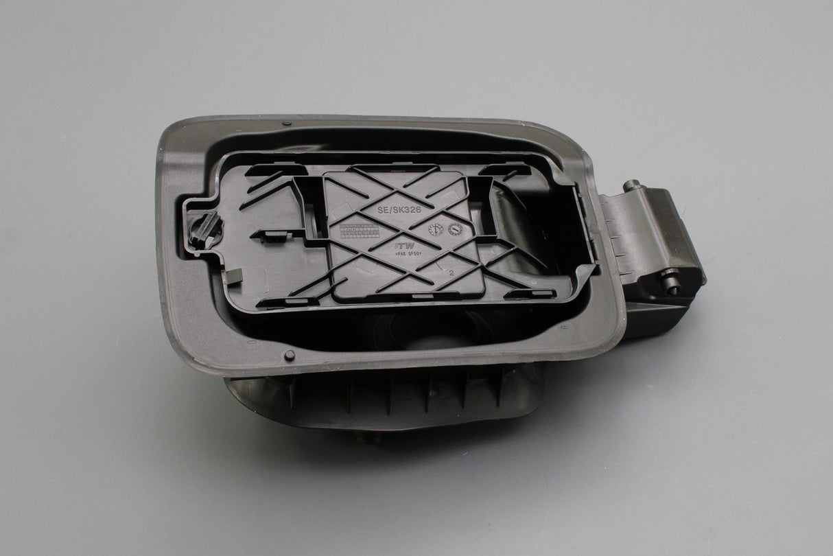 Skoda Karoq SEAT CUPRA Ateca 2016-on fuel filler flap housing 575809702E