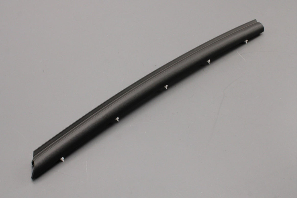 VW Transporter T5 T5.1 T6 T6.1 front door lower seal (left & right) 7H0837565A / 7H0837566A