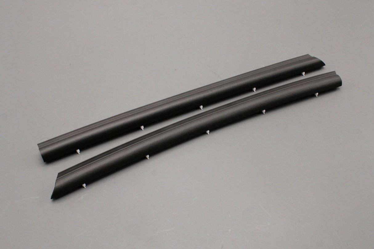 VW Transporter T5 T5.1 T6 T6.1 front door lower seal (left & right) 7H0837565A / 7H0837566A