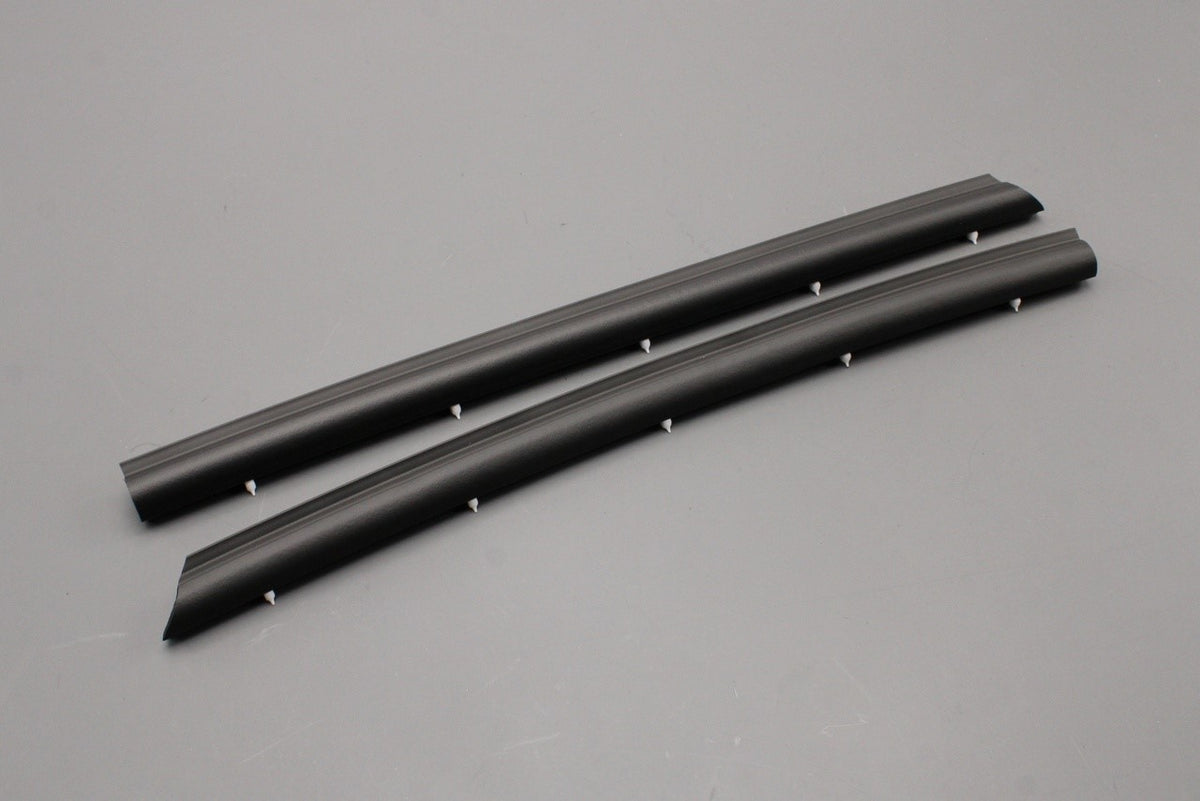 VW Transporter T5 T5.1 T6 T6.1 front door lower seal (left & right) 7H0837565A / 7H0837566A, view 1