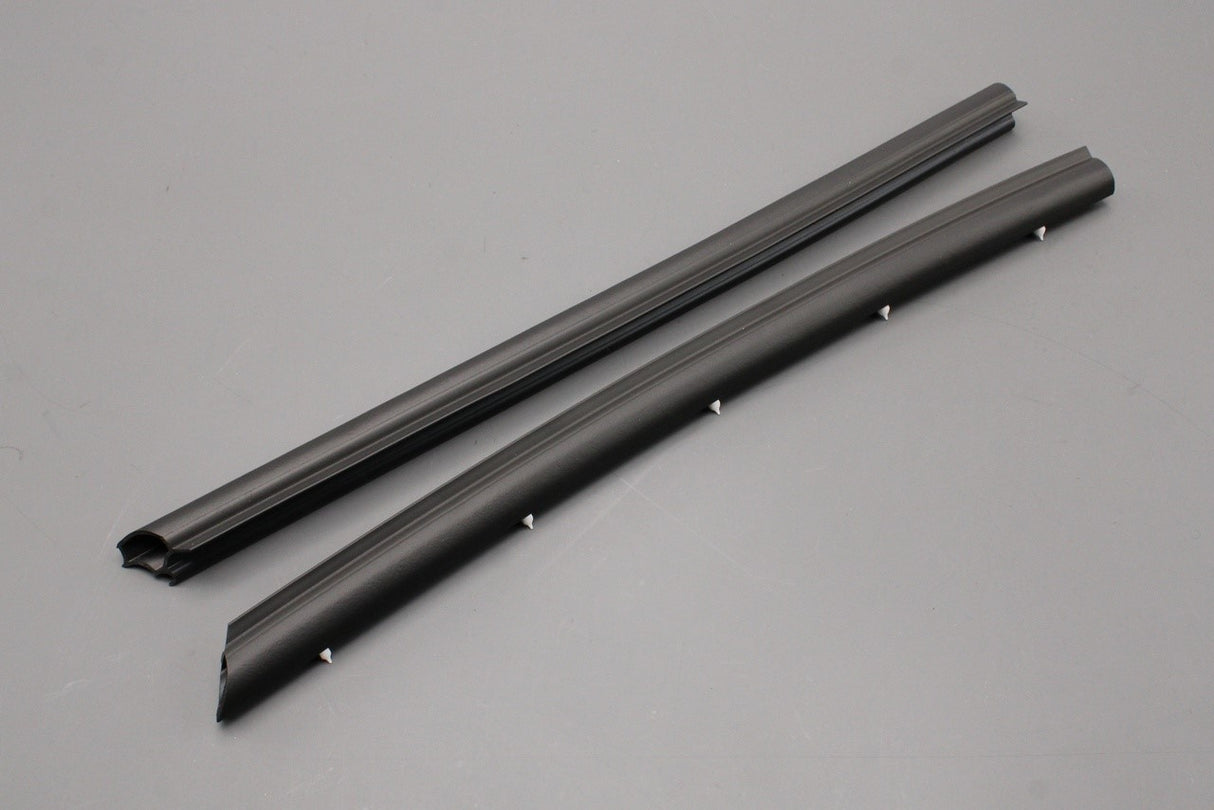 VW Transporter T5 T5.1 T6 T6.1 front door lower seal (left & right) 7H0837565A / 7H0837566A