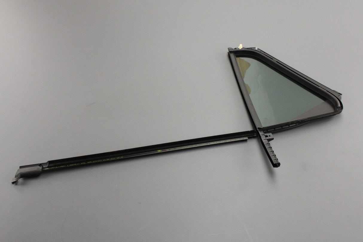 Skoda Fabia 2015-23 rear quarter window & seal (right)  6V6845214L 5AP