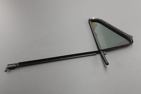 Skoda Fabia 2015-23 rear quarter window & seal (right)  6V6845214L 5AP