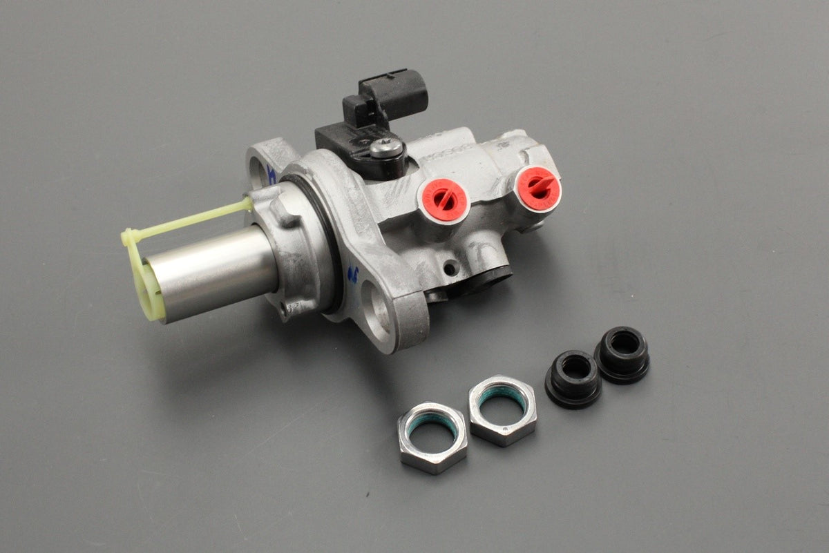 Audi Q5 2017-on tandem brake master cylinder (RHD) 80A611021B, view 1