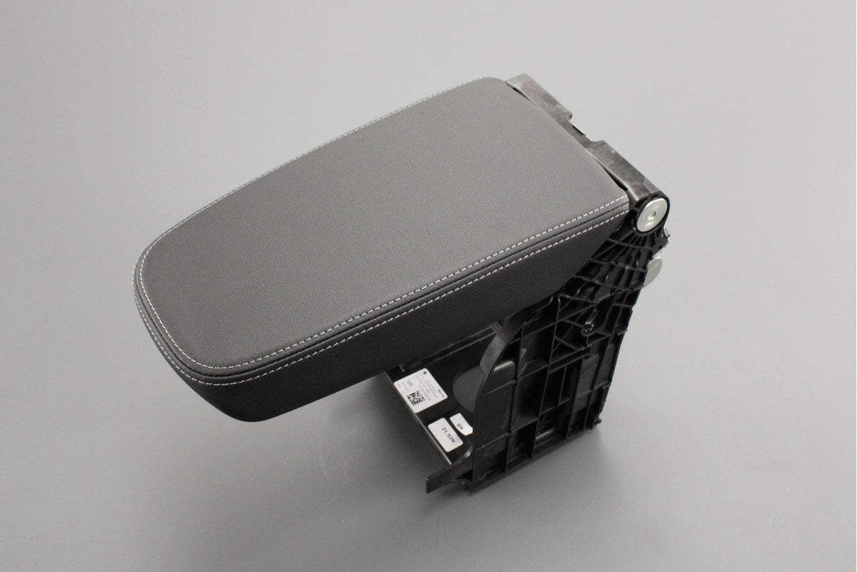 Skoda Octavia 2020-on centre console arm rest 5E3864207 VRZ, view 1