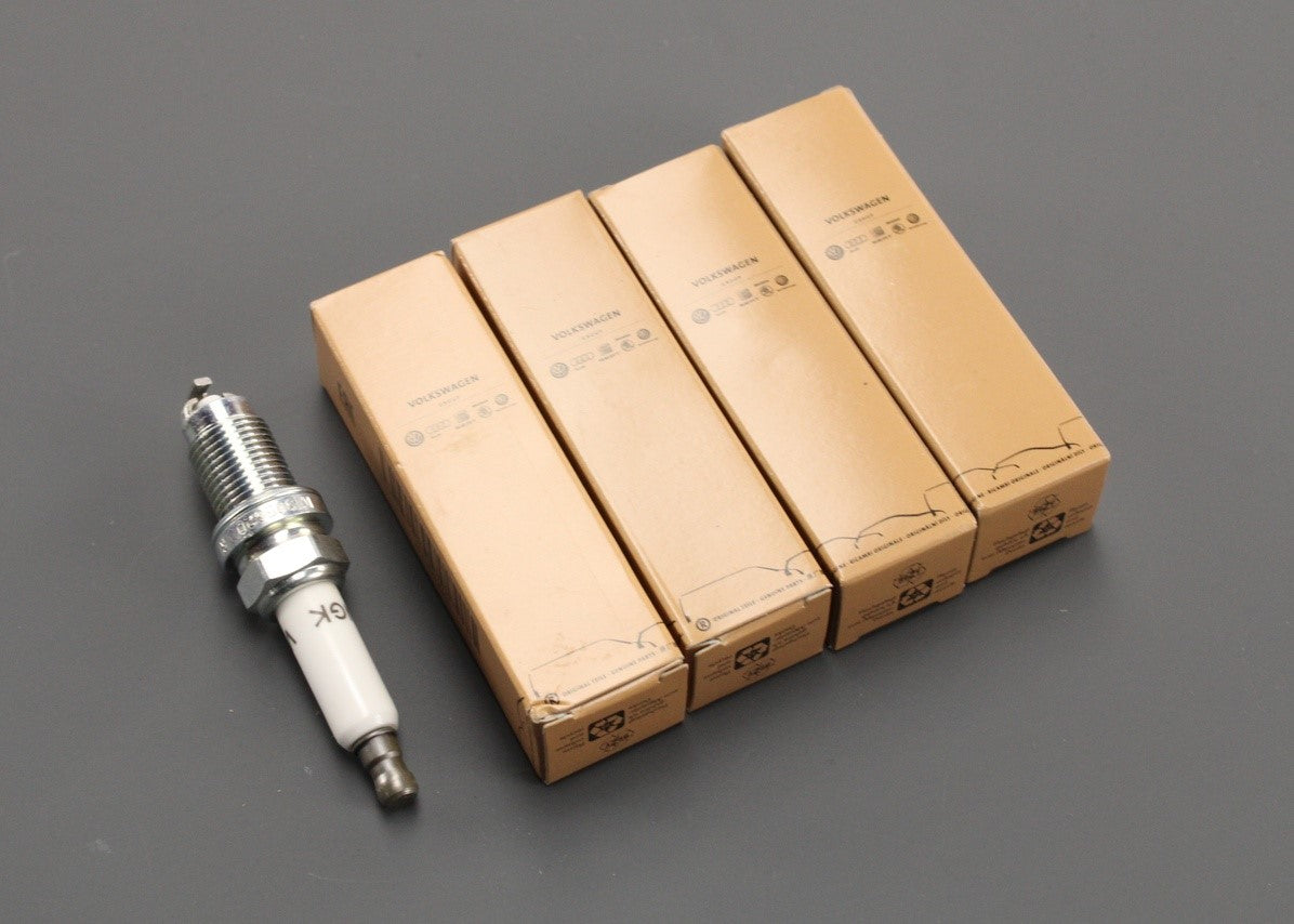 VW Golf MK5 Eos Audi A3 A4 SEAT Skoda 2.0 FSI TFSI spark plugs 101905620