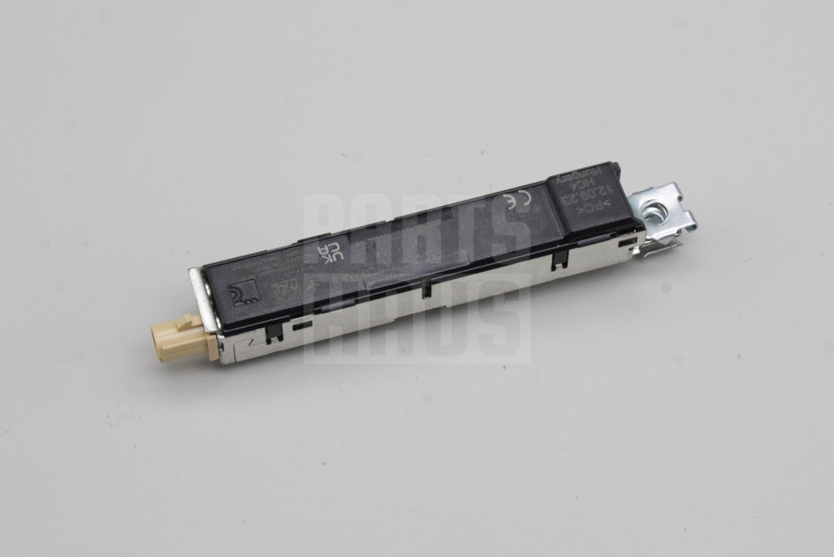 Audi Q3 2012-2018 RSQ3 2014-18 aerial amplifier (lower left) 8U0035225B