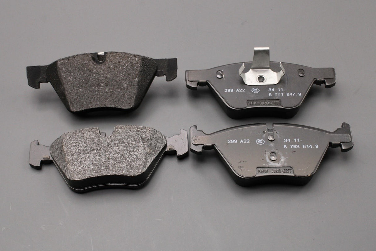 BMW 3' E90 E91 E92 E93 X1 E84 Z4 E89 brake pads (front) 34116771868