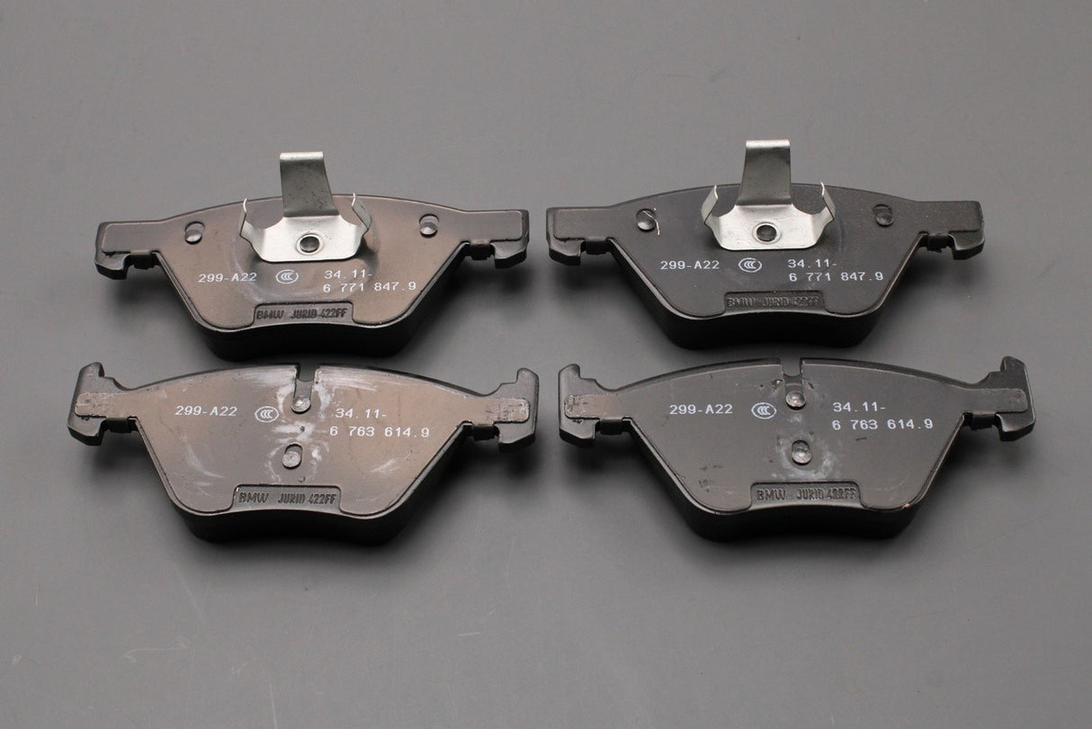 BMW 3' E90 E91 E92 E93 X1 E84 Z4 E89 brake pads (front) 34116771868