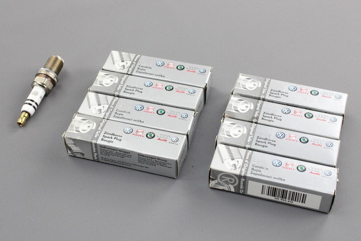Audi A4 A6 A8 VW Touareg Phaeton 4.2 V8 longlife spark plugs 101905615A, view 1