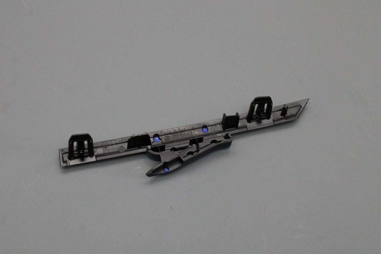 VW Golf R MK8 2020-on front radiator grille 'R' badge 5H0853679R EBY