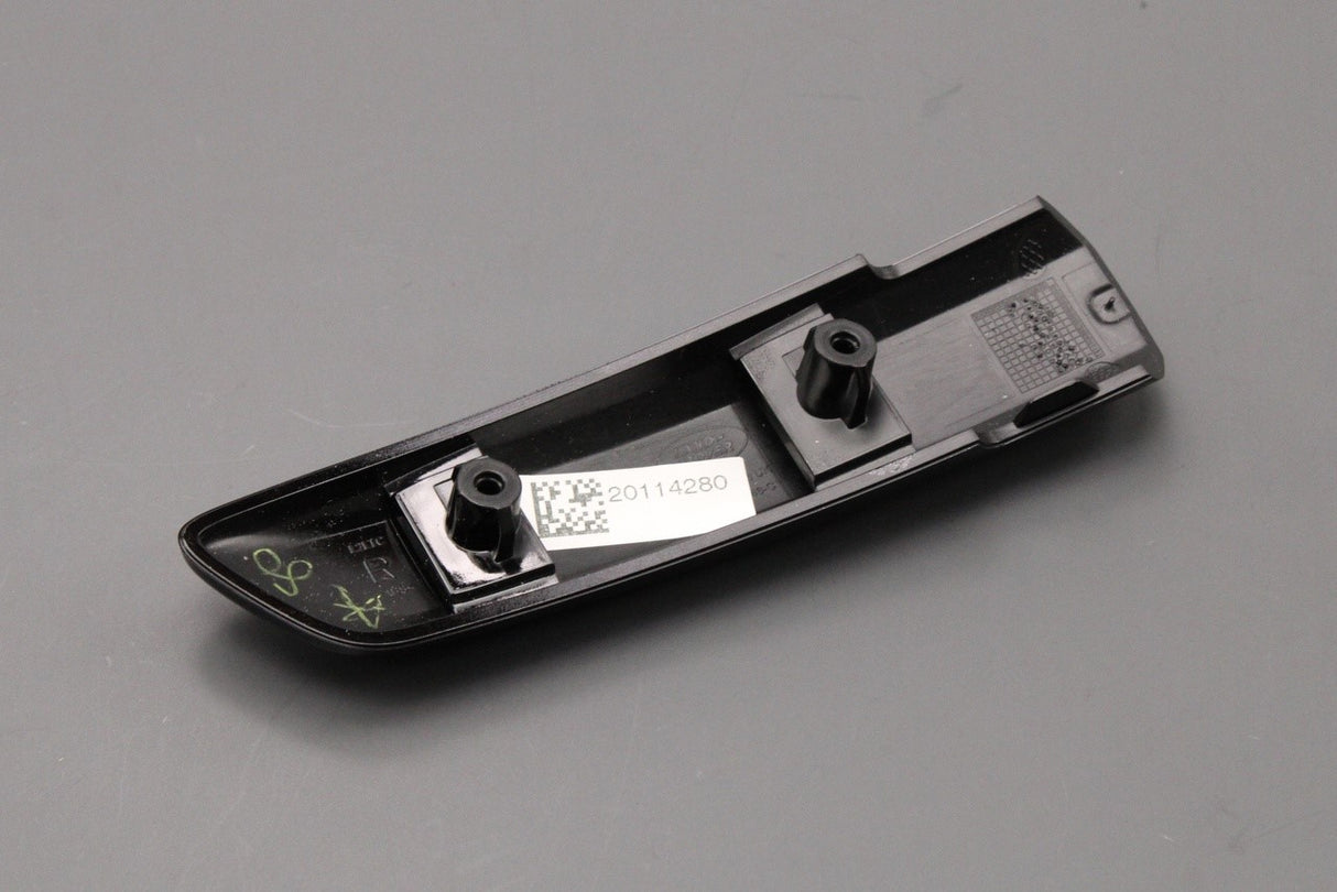 Land Rover Discovery 5 2017-on front bumper insert (right) LR082892