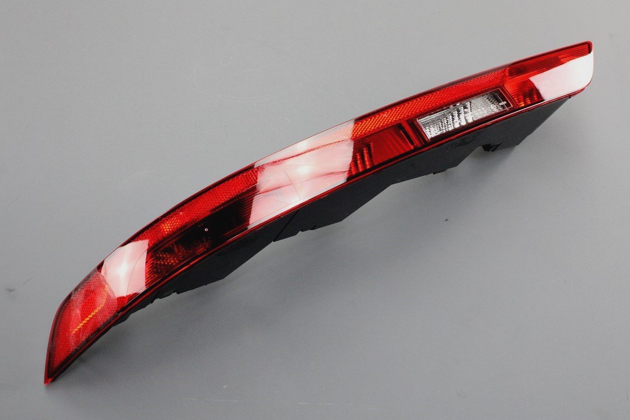 アウディQ5 左バンパーランプ☆80A 945 069B Audi Q5 2017- lower bumper tail light (rear left) 80A945069B