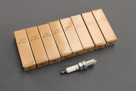 Audi S5 A6 S6 A8 Q7 VW Touareg 4.2 V8 spark plugs (x8) 101905621B