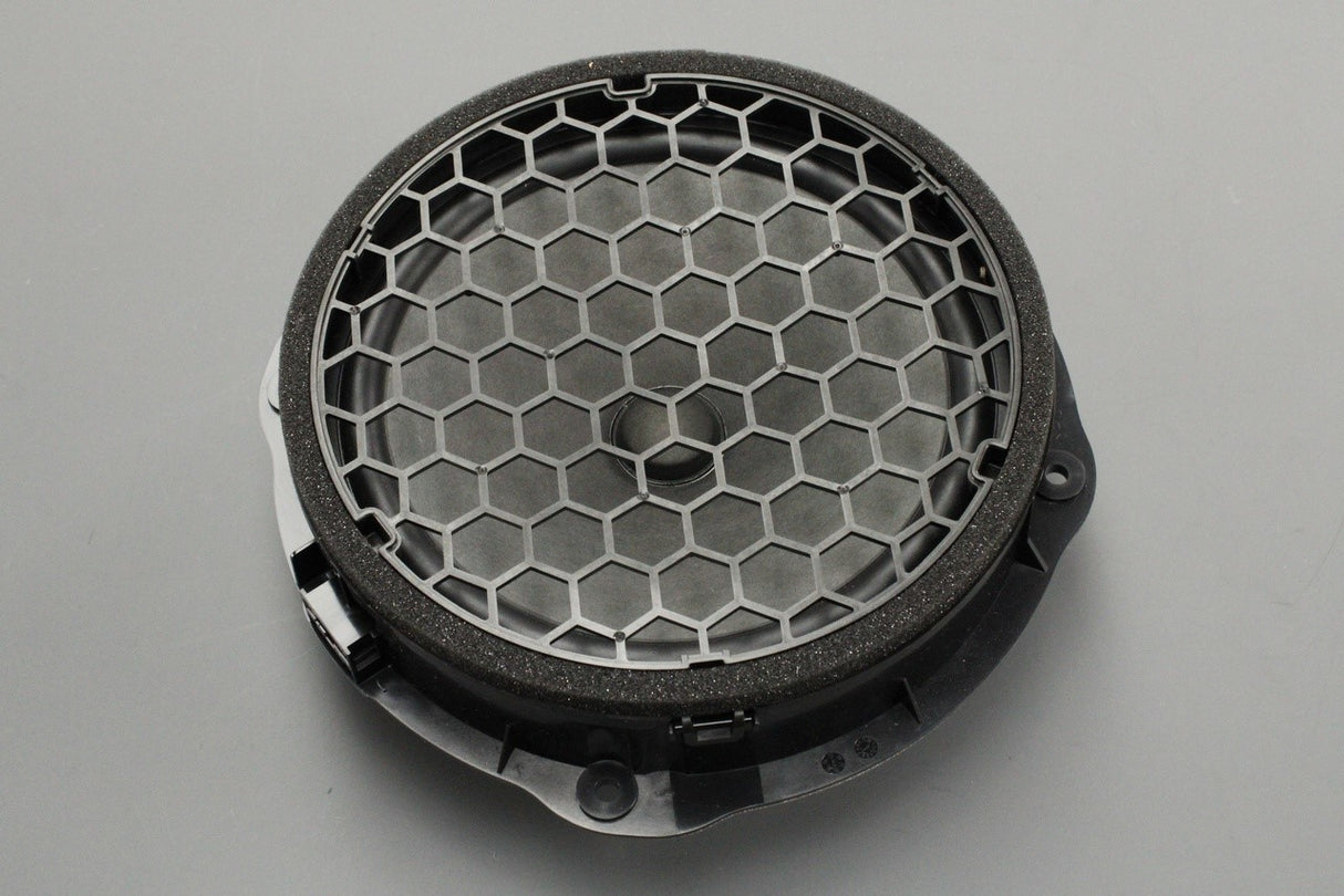 Audi A3 S3 RS3 13-16 SEAT Leon 17-on bass loudspeaker (front) 8V0035415A