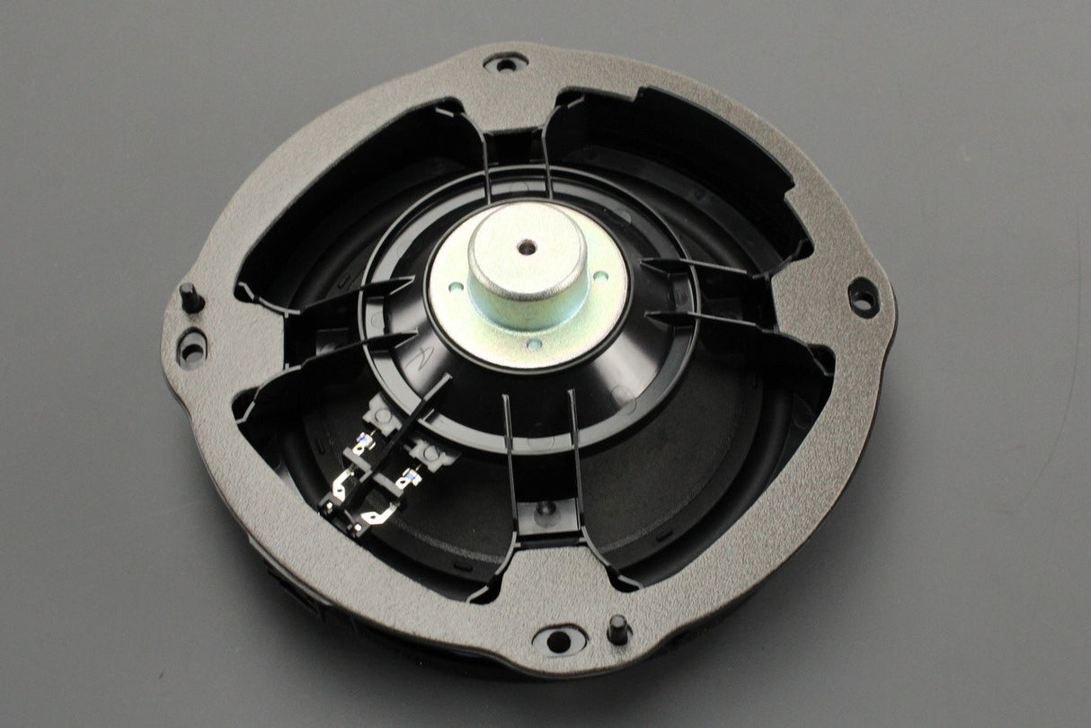 Audi A3 S3 RS3 13-16 SEAT Leon 17-on bass loudspeaker (front) 8V0035415A