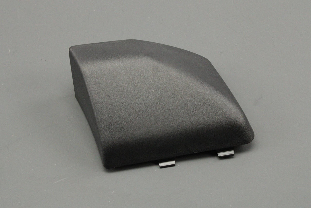 Land Rover Discovery 3 2005-2009 wheel arch moulding cap (rear) LR010625, view 1