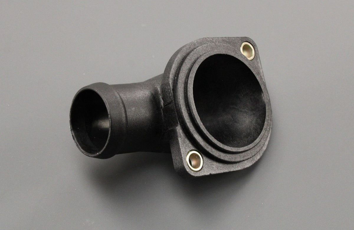 VW Transporter Caravelle T4 2.4 2.5 coolant flange 074121132B, view 1