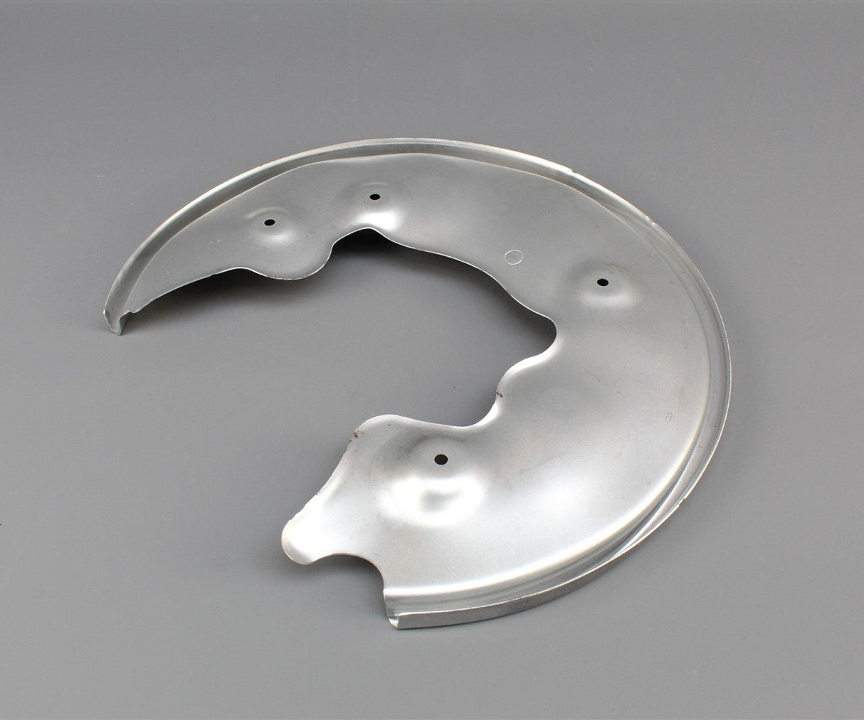 Audi A4 S4 RS4 A5 RS5 A6 A7 Q5 right rear brake disc shield 8K0615612A