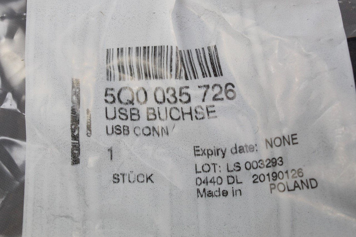 VW Golf Passat T6 Audi A3 A4 A5 Q3 Q5 USB in connection port 5Q0035726