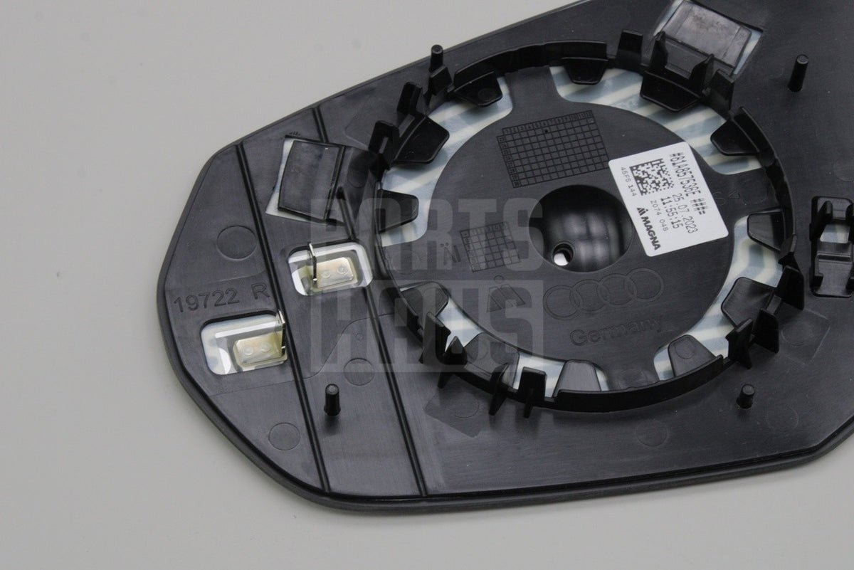 Audi Q2 SQ2 2017-on Q3 RSQ3 2019-on wing mirror glass (right) 81A857536E