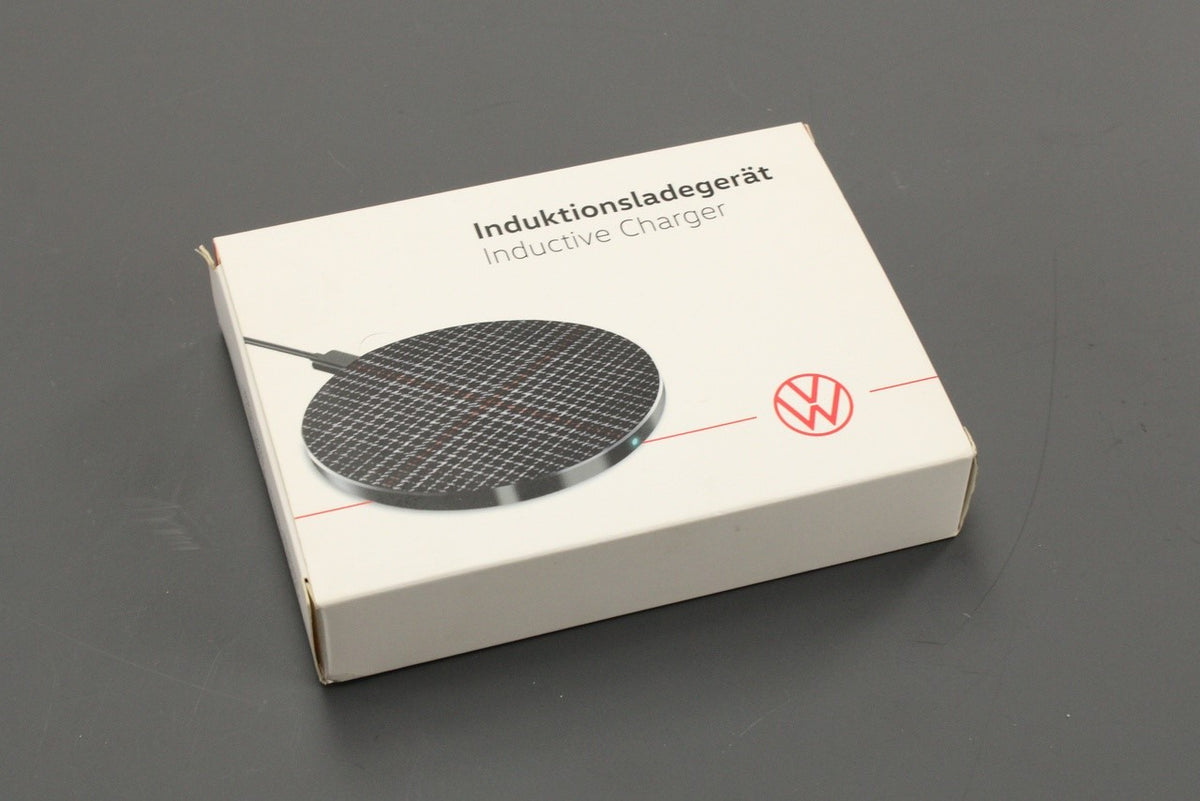 VW GTI wireless charging pad 5HV087625A, view 1