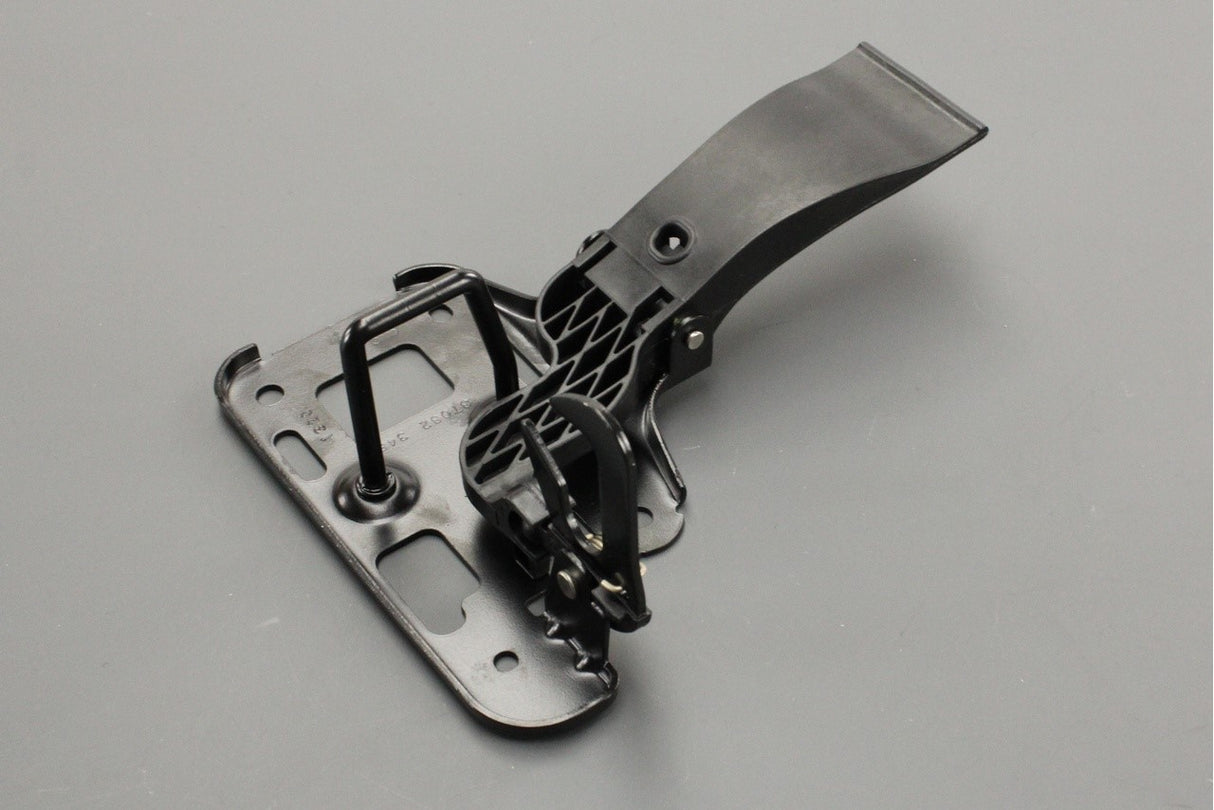 Audi A4 A5 S4 S5 RS4 RS5 2008-2017 bonnet catch hook 8T0823480