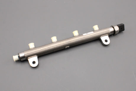 Land Rover Range Rover 2010-12 3.6 V8 diesel fuel rail (right) LR020019